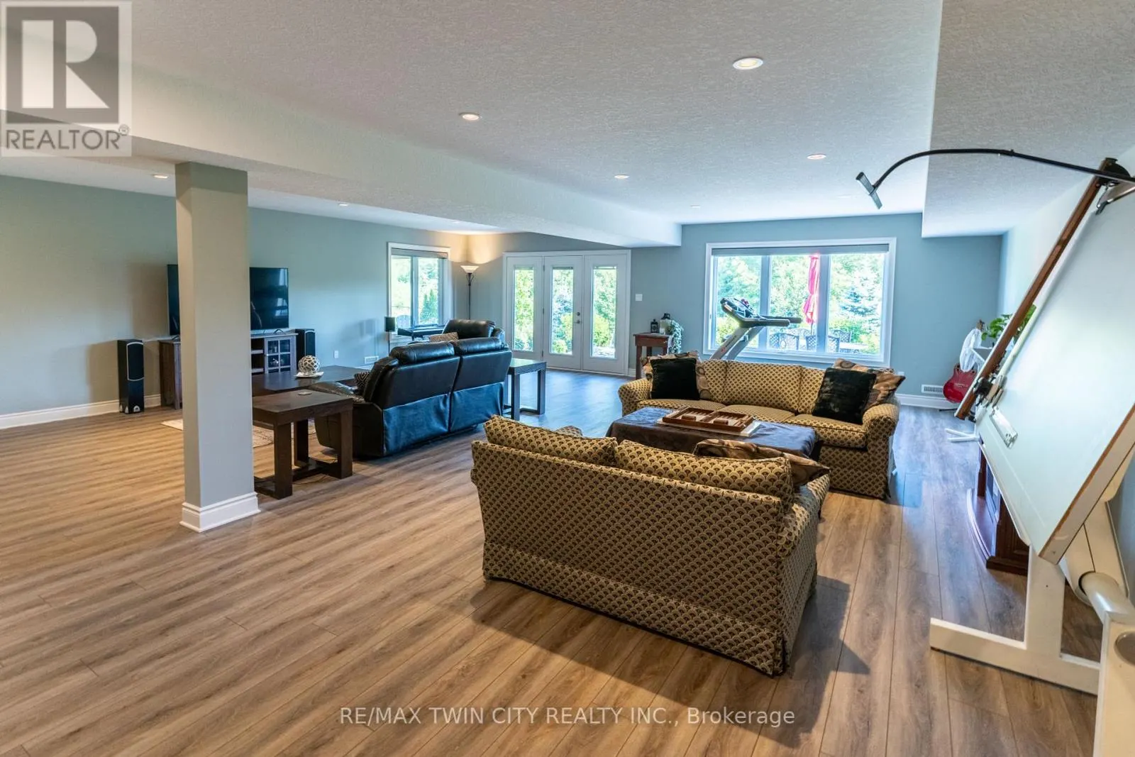 147 ROBIN RIDGE DRIVE