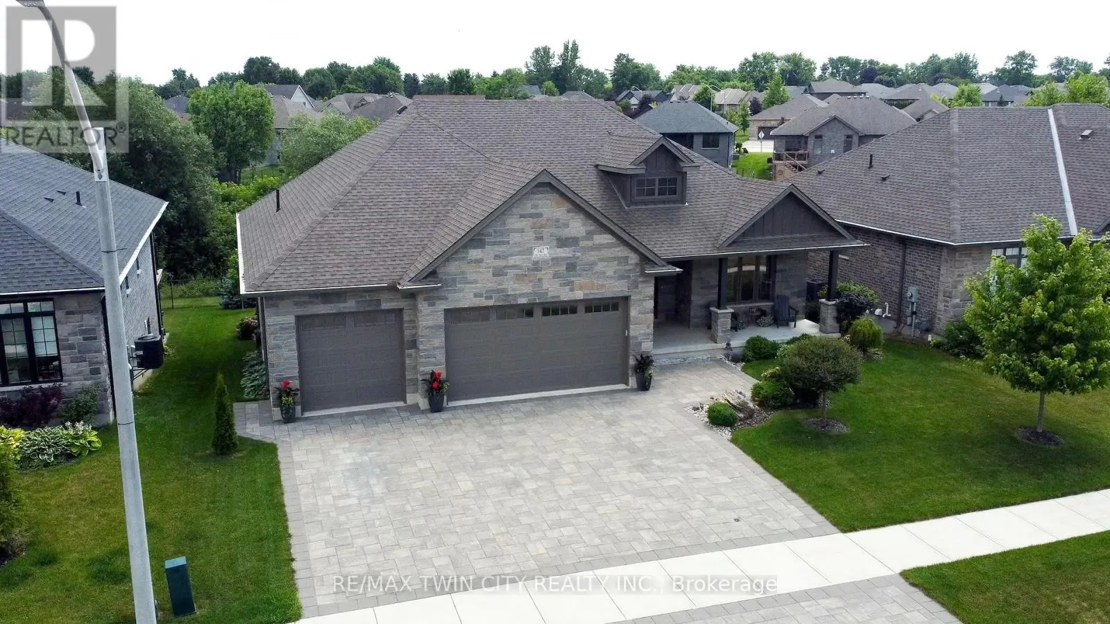 147 ROBIN RIDGE DRIVE