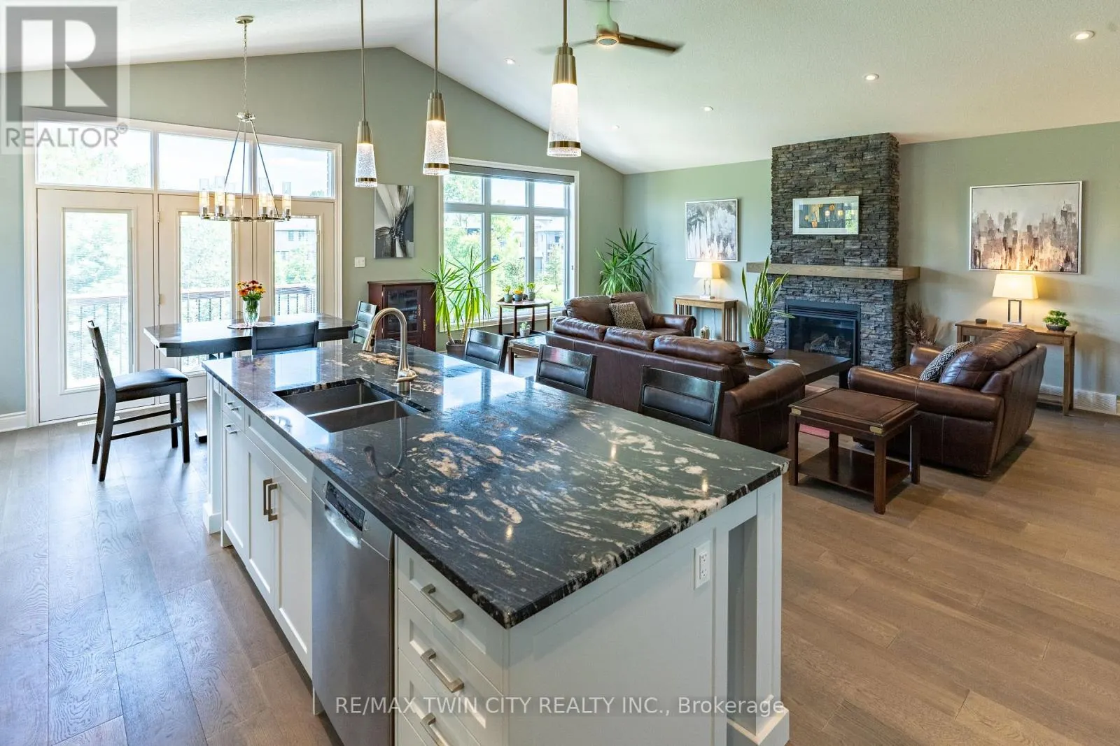 147 ROBIN RIDGE DRIVE