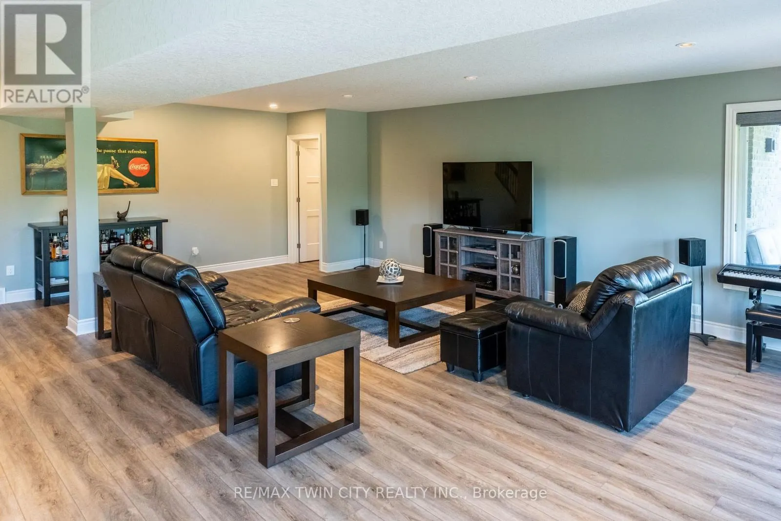 147 ROBIN RIDGE DRIVE