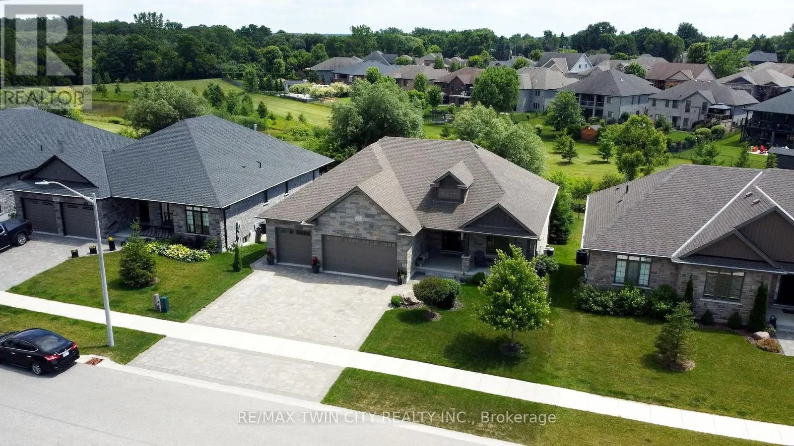 147 ROBIN RIDGE DRIVE