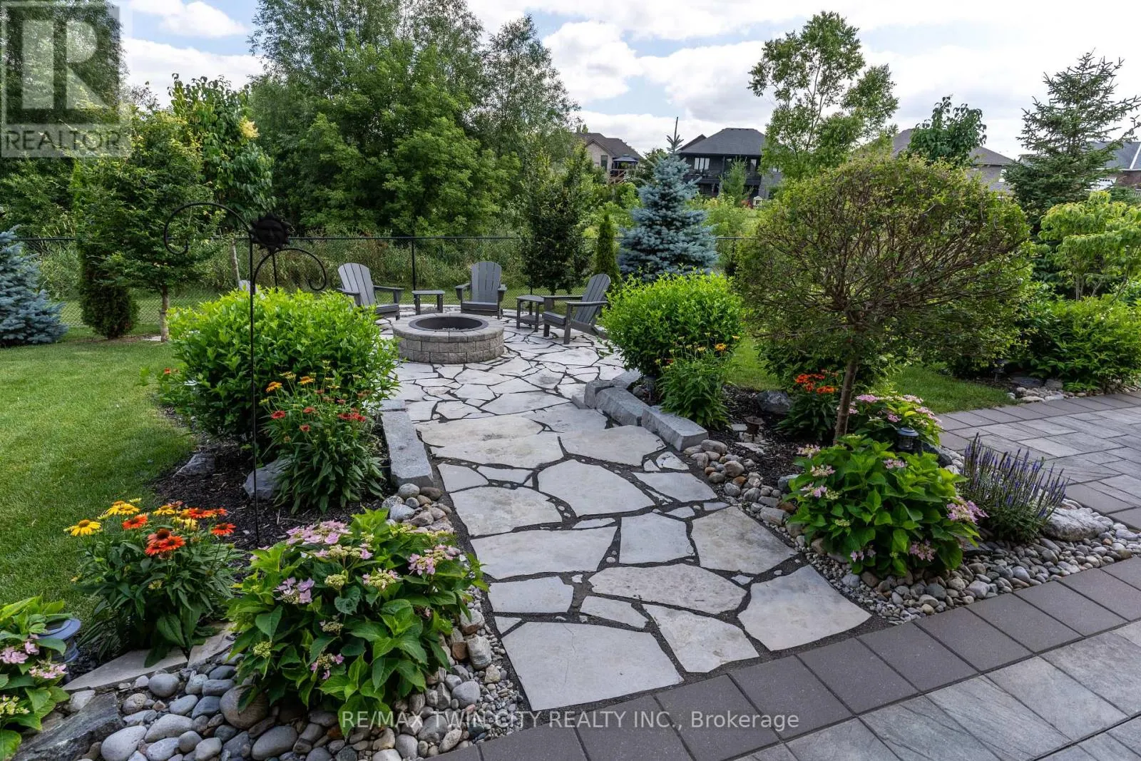 147 ROBIN RIDGE DRIVE