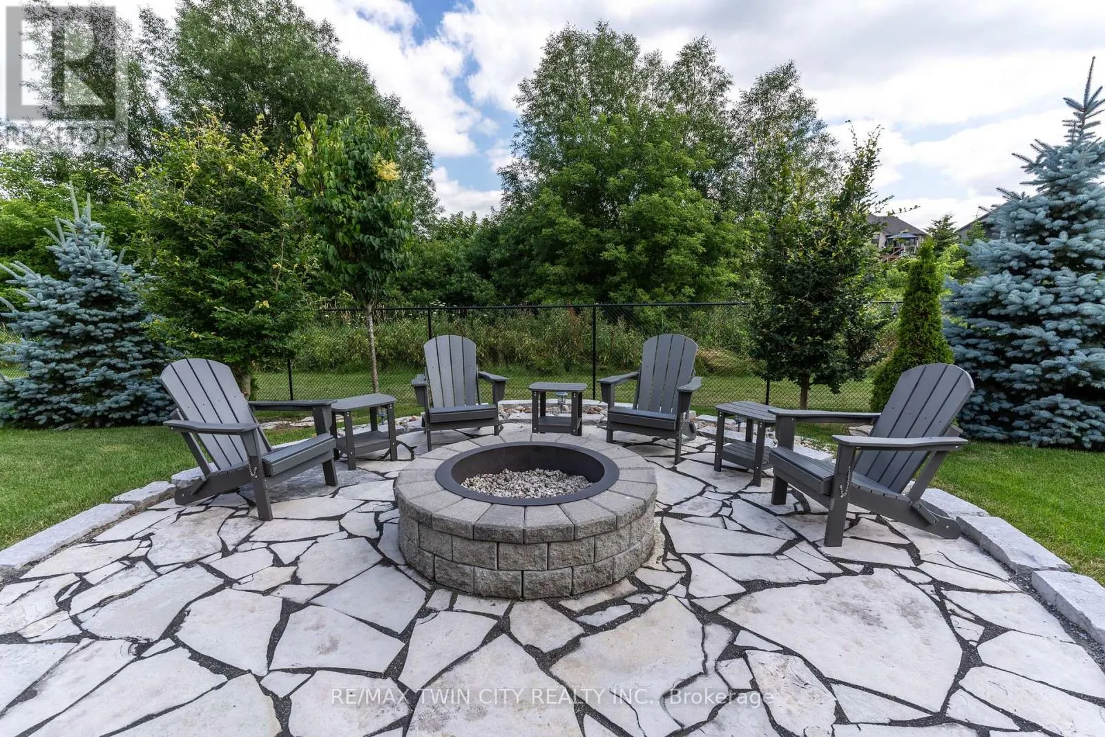 147 ROBIN RIDGE DRIVE