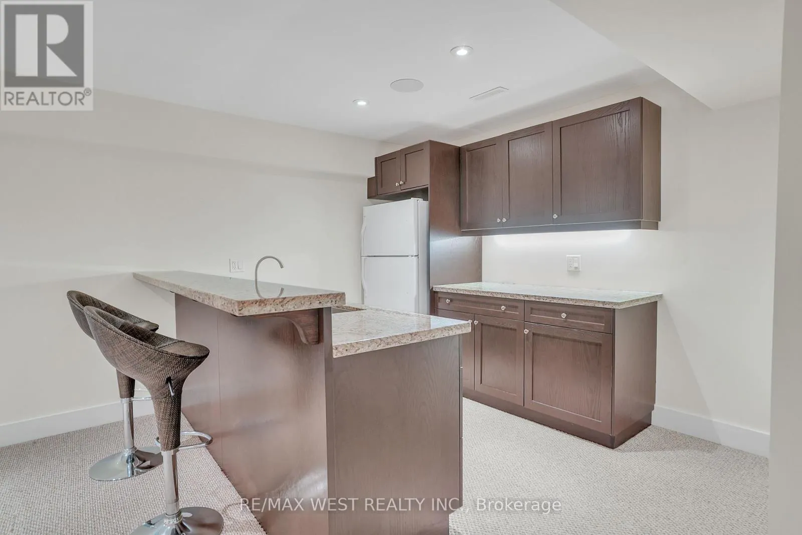 8 WESTWIND COURT