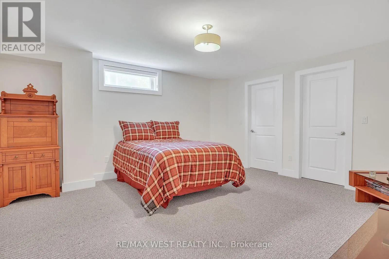 8 WESTWIND COURT