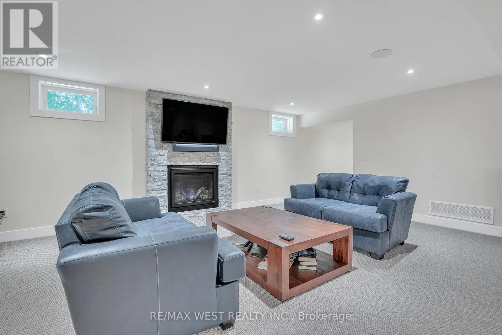 8 WESTWIND COURT