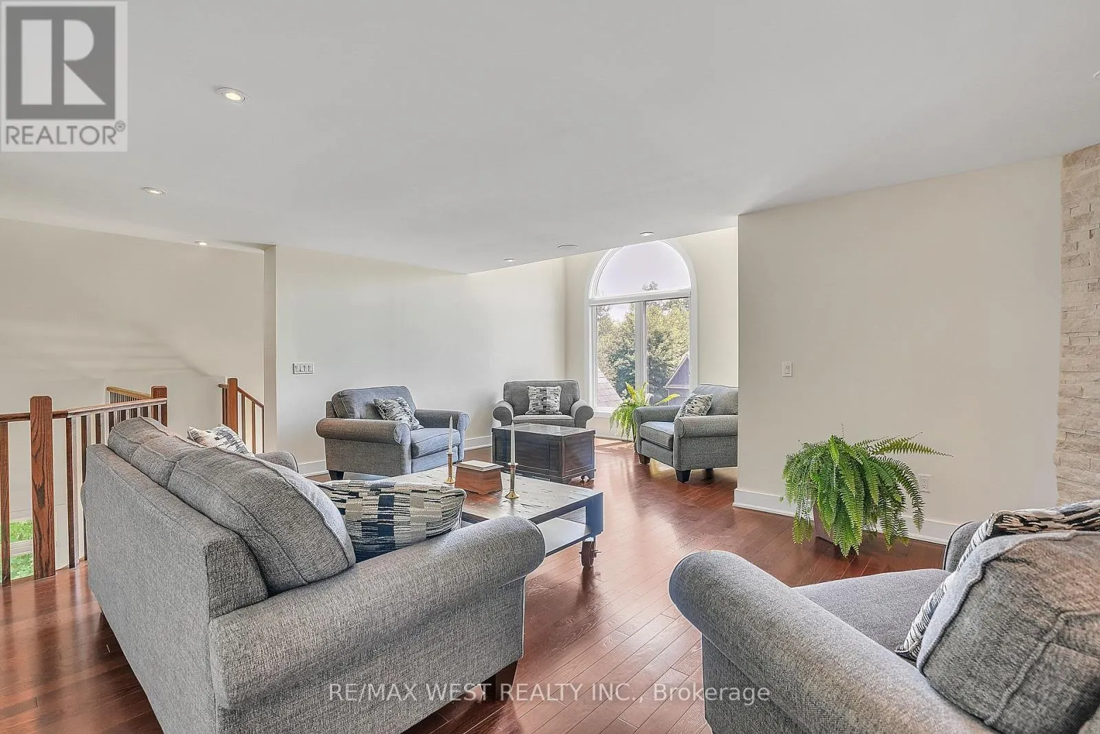 8 WESTWIND COURT