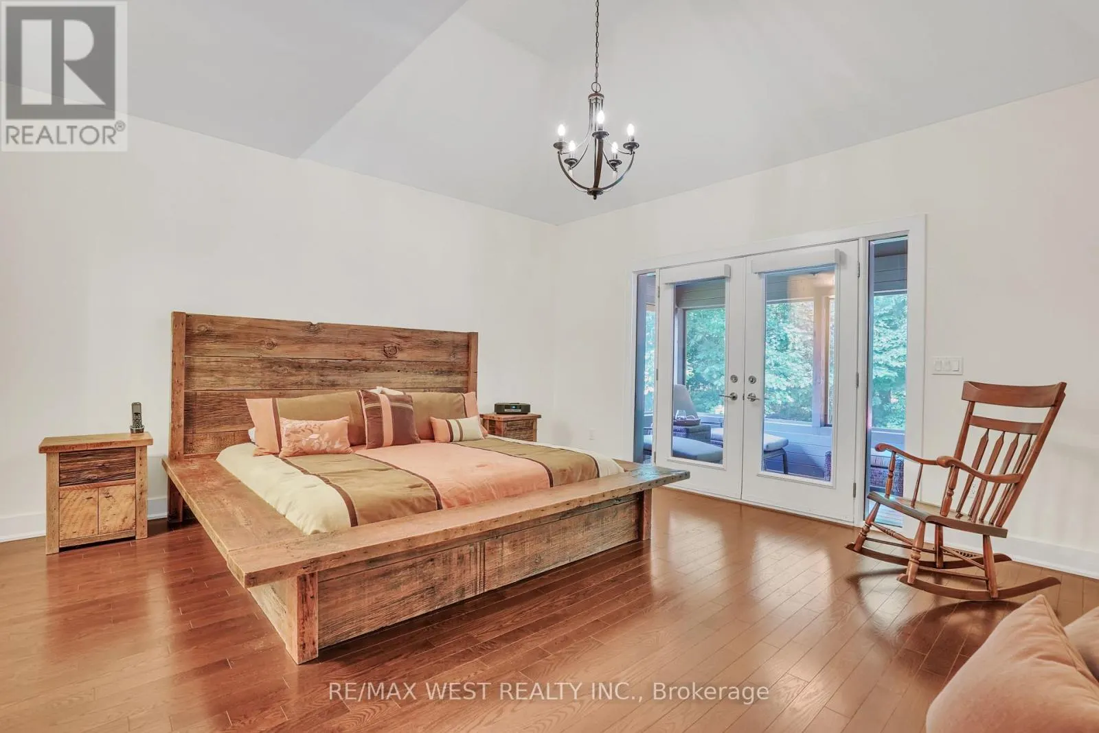 8 WESTWIND COURT