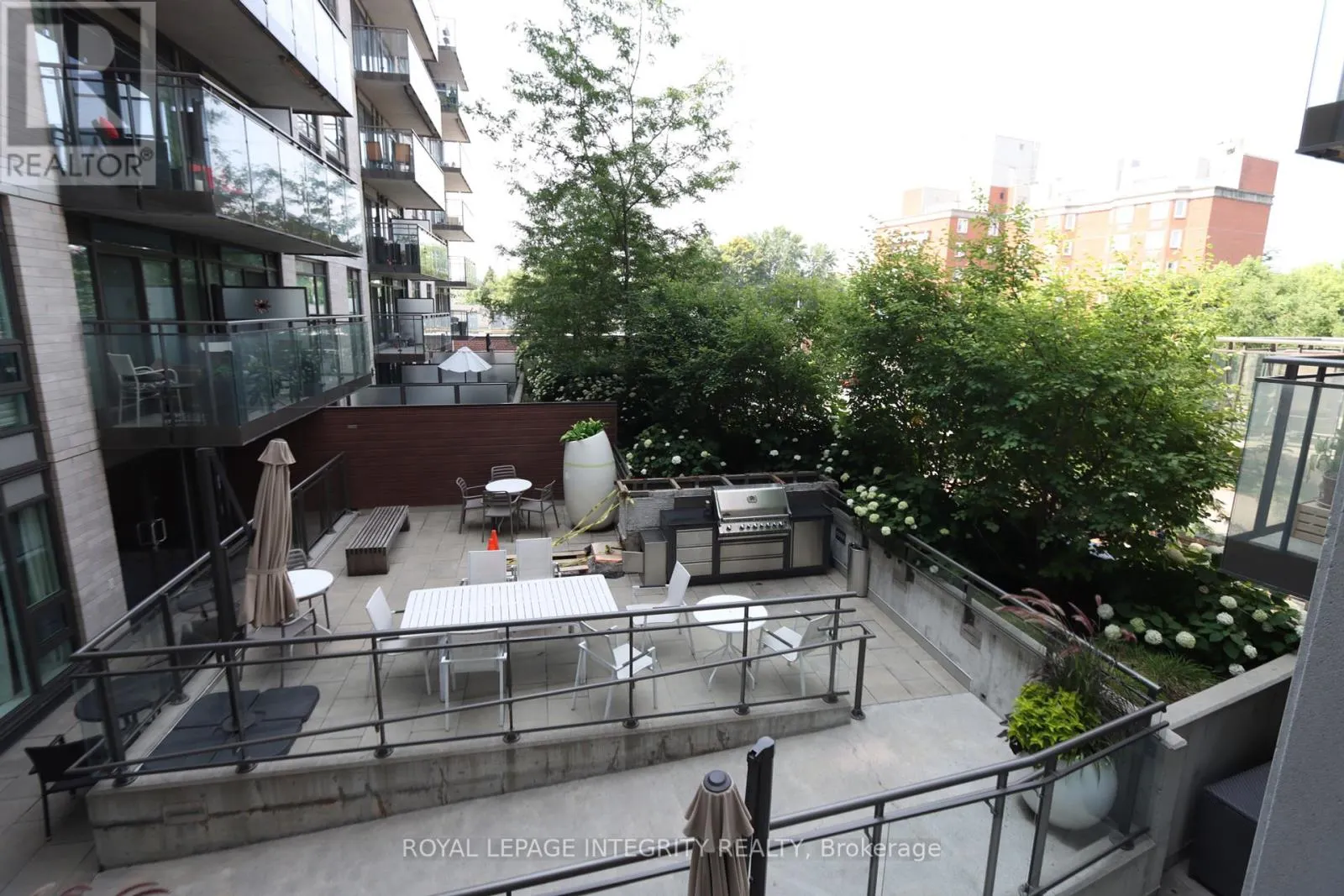 318 - 411 MACKAY STREET