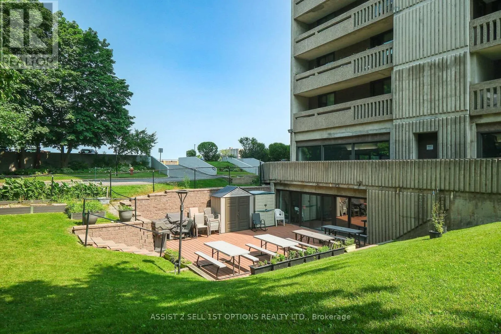 301 - 415 GREENVIEW AVENUE