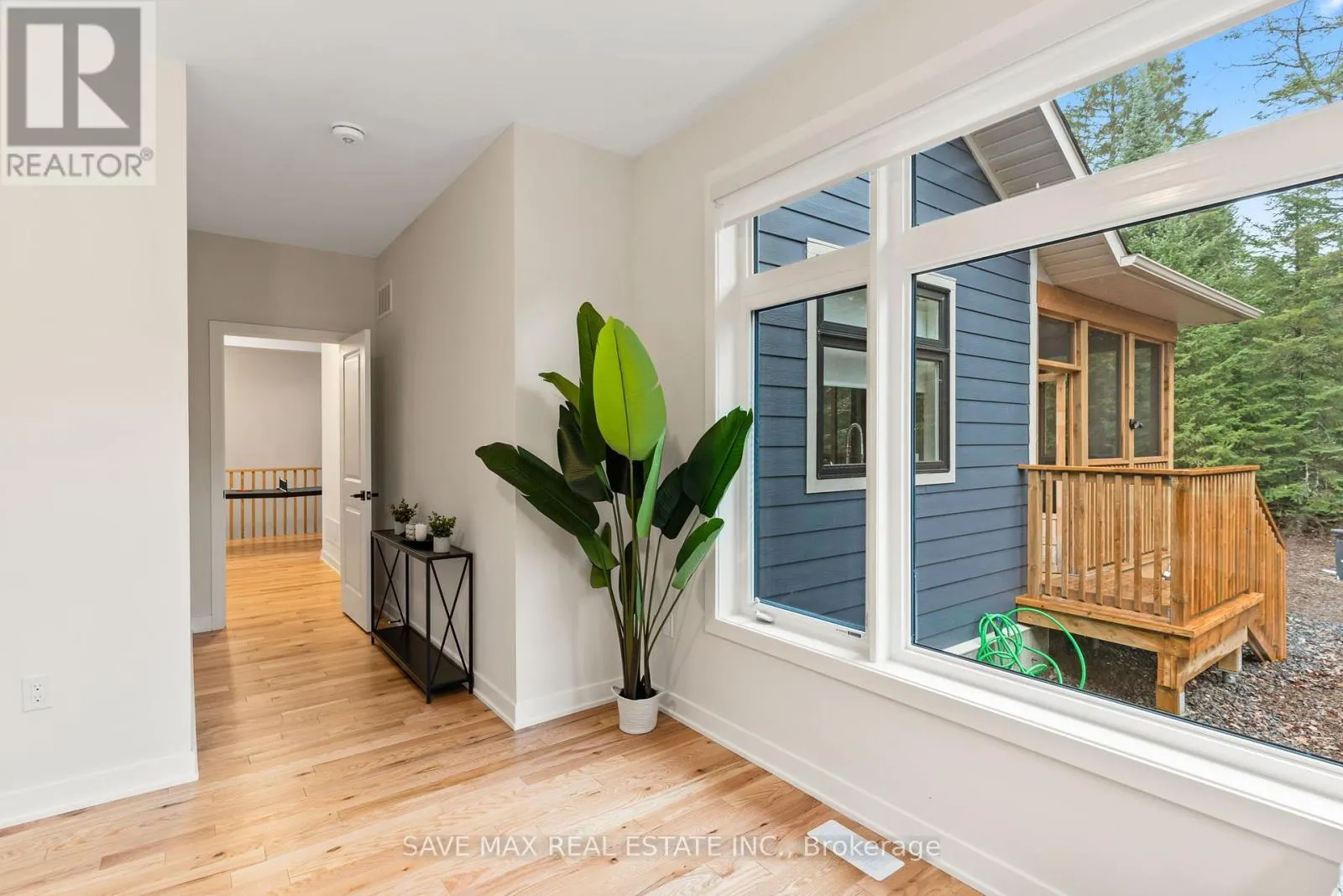 1049 GREENSVIEW DRIVE
