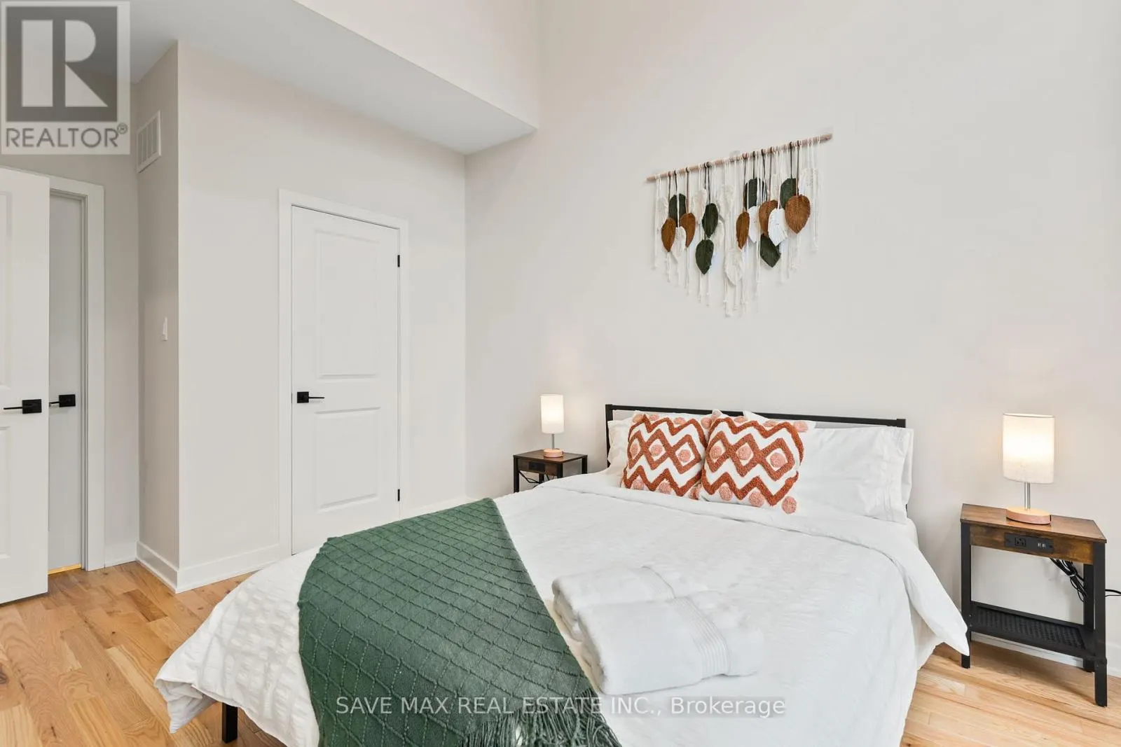 1049 GREENSVIEW DRIVE