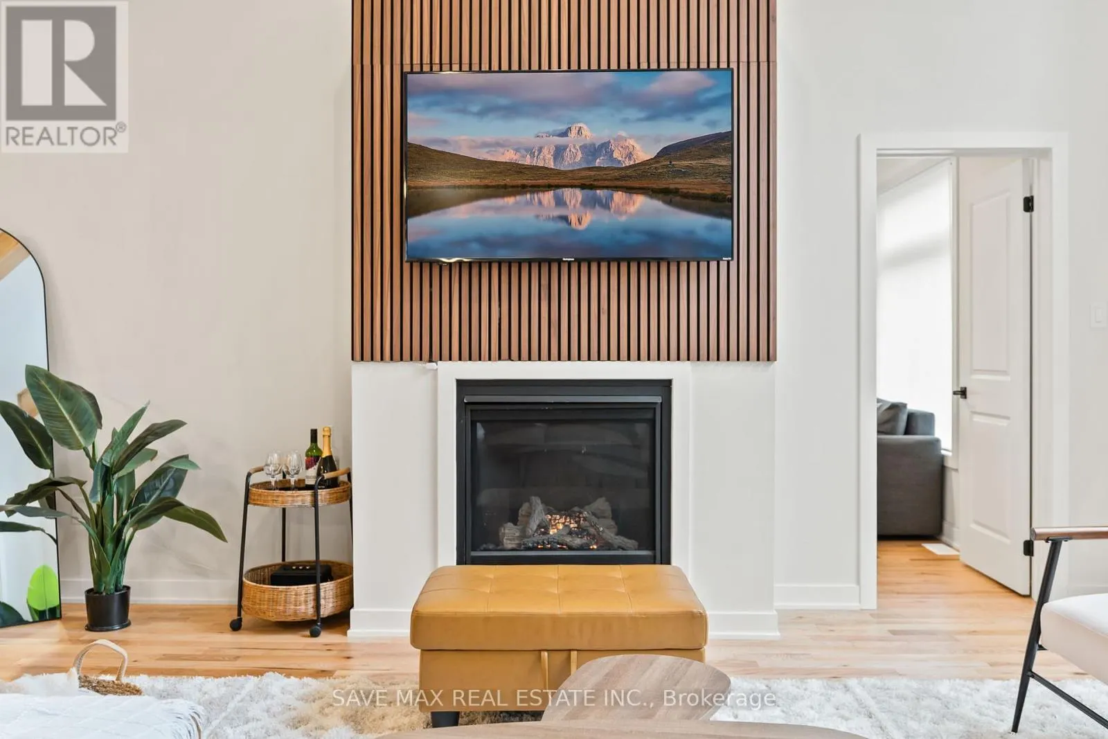 1049 GREENSVIEW DRIVE