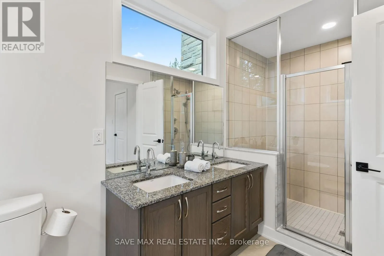 1049 GREENSVIEW DRIVE
