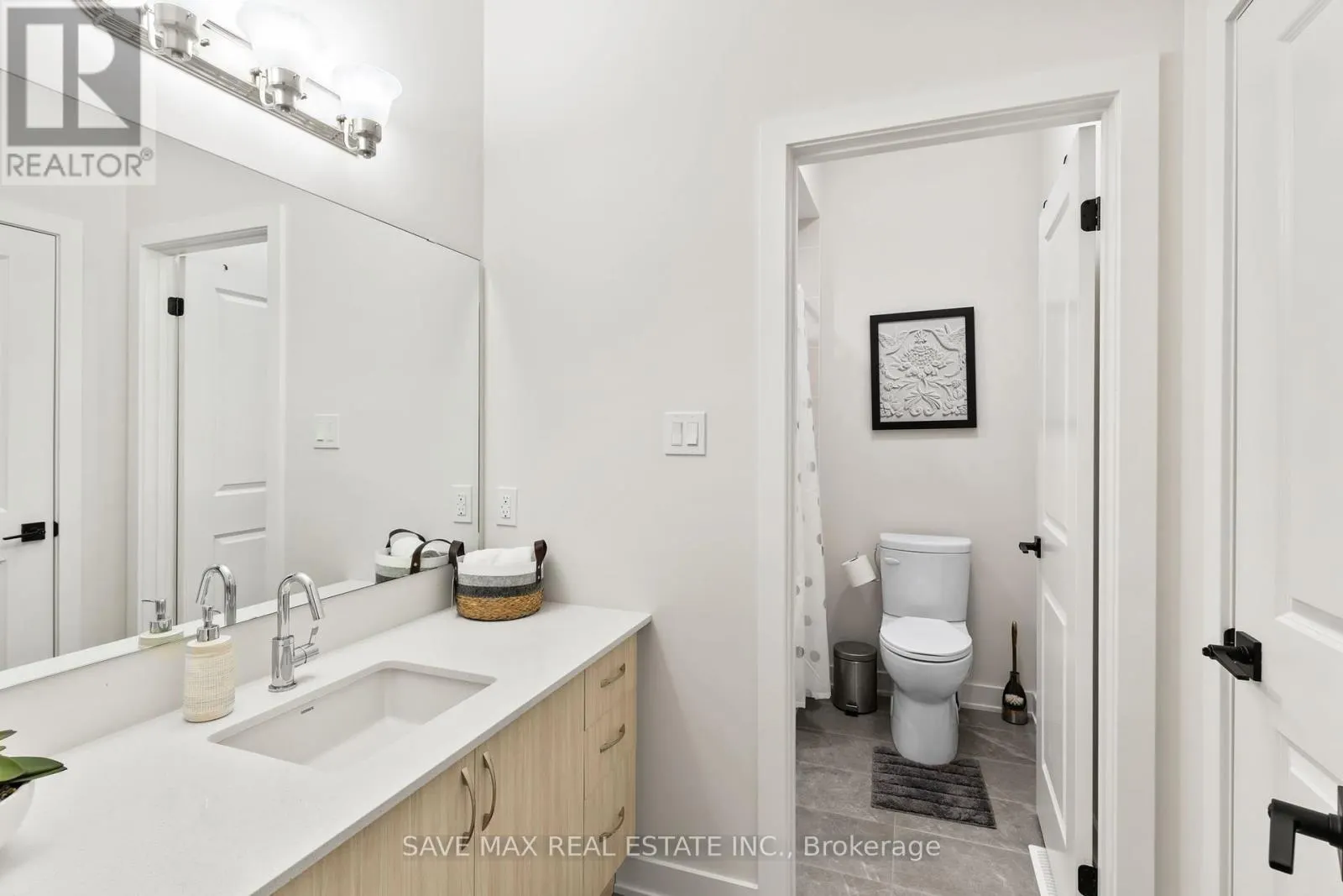 1049 GREENSVIEW DRIVE