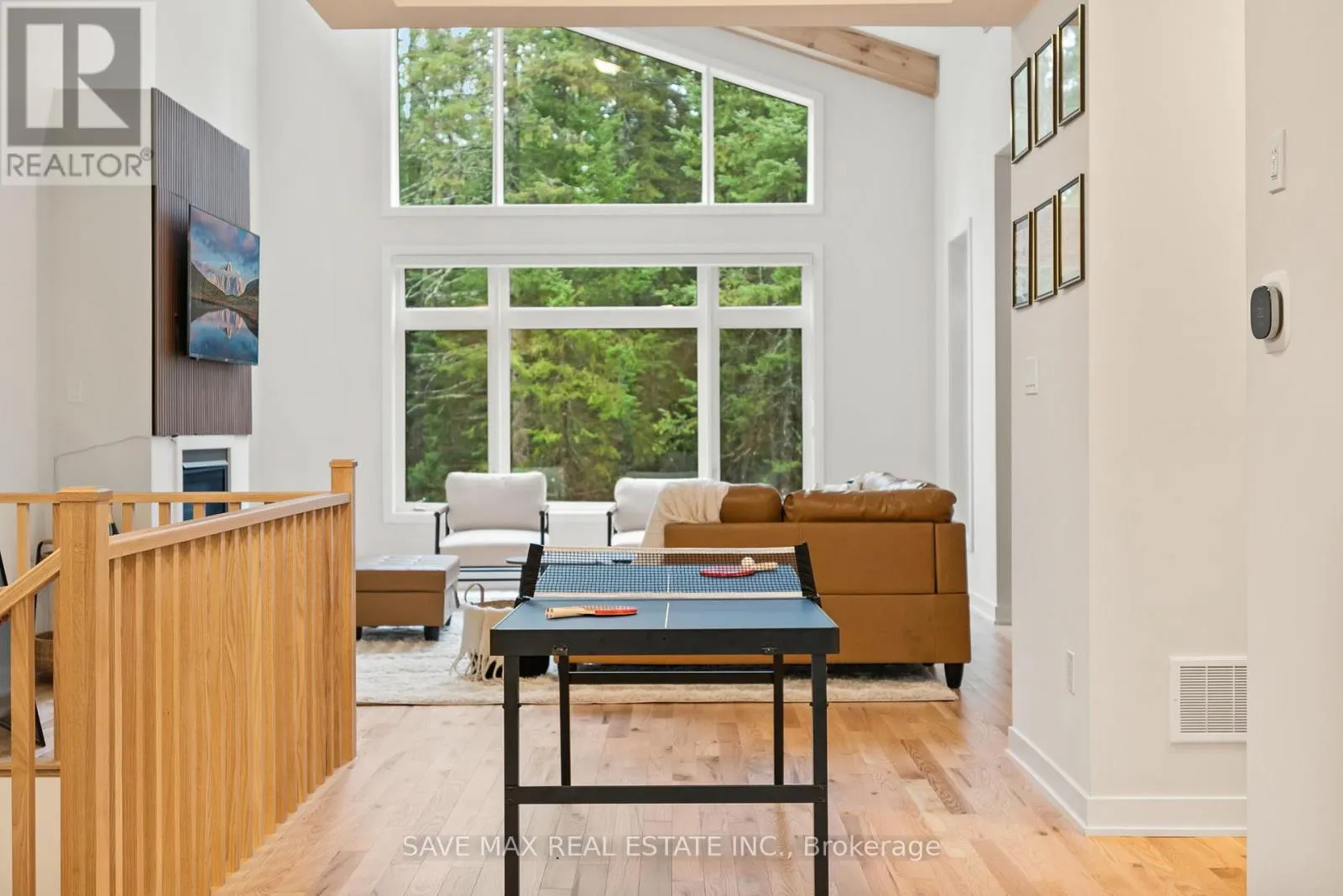 1049 GREENSVIEW DRIVE