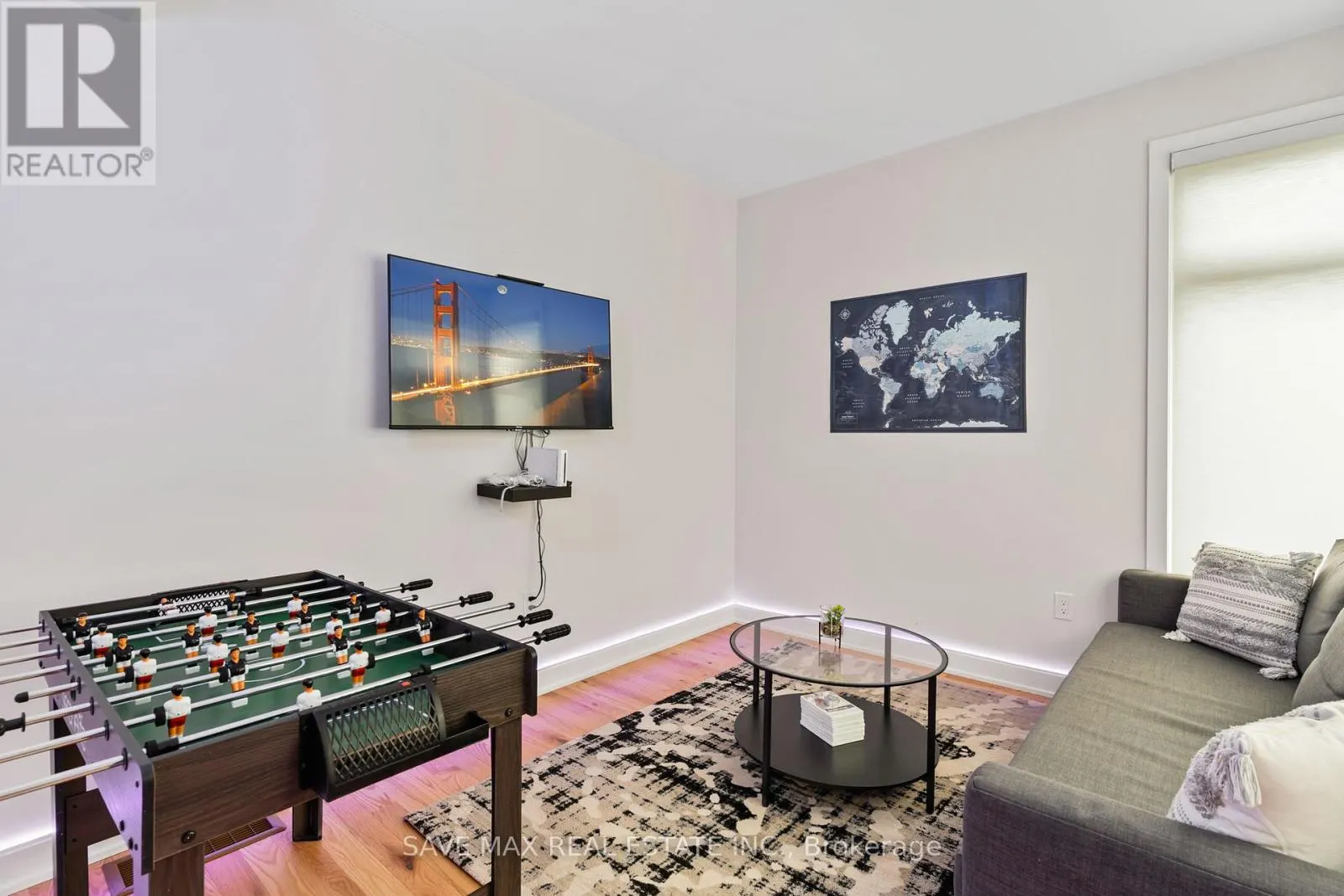 1049 GREENSVIEW DRIVE