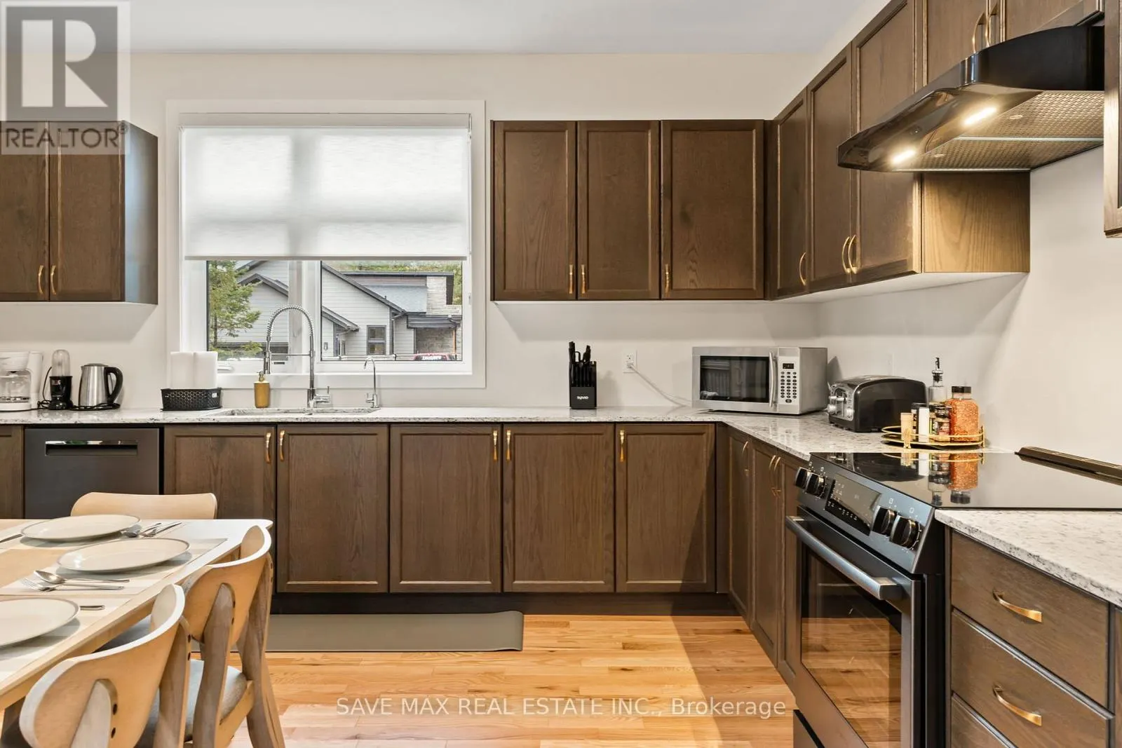 1049 GREENSVIEW DRIVE