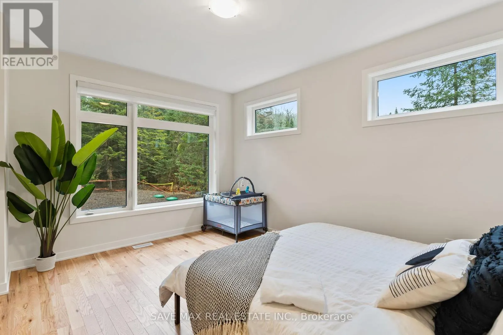 1049 GREENSVIEW DRIVE