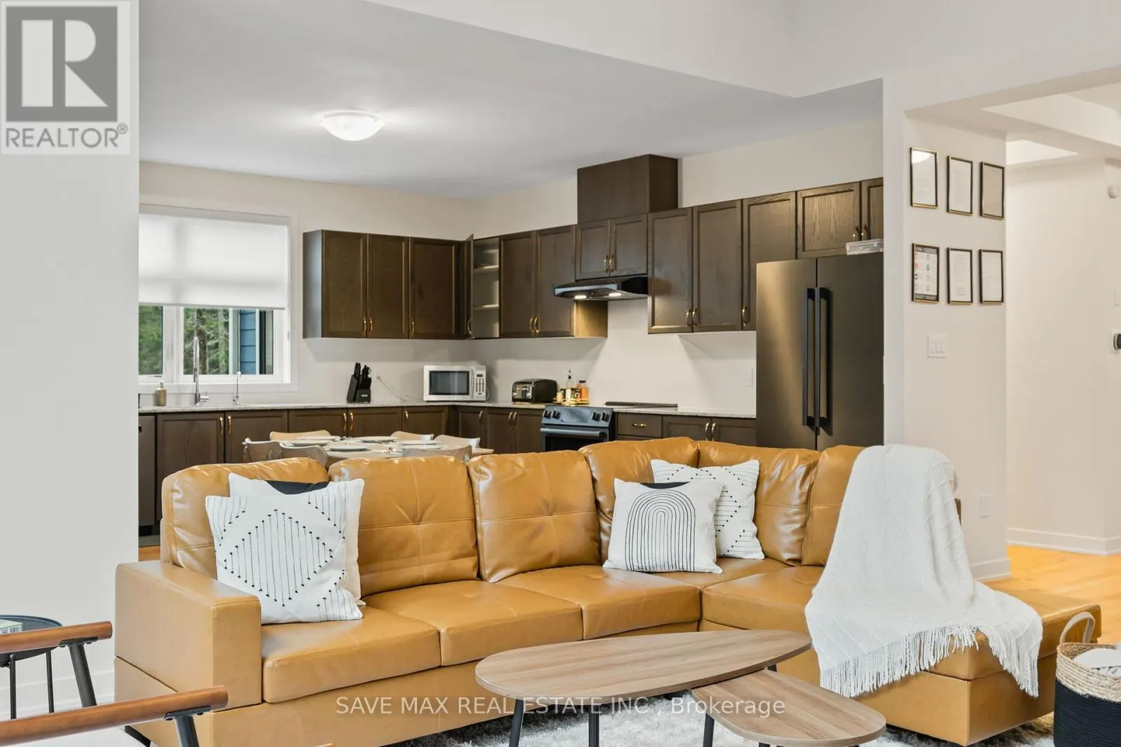 1049 GREENSVIEW DRIVE