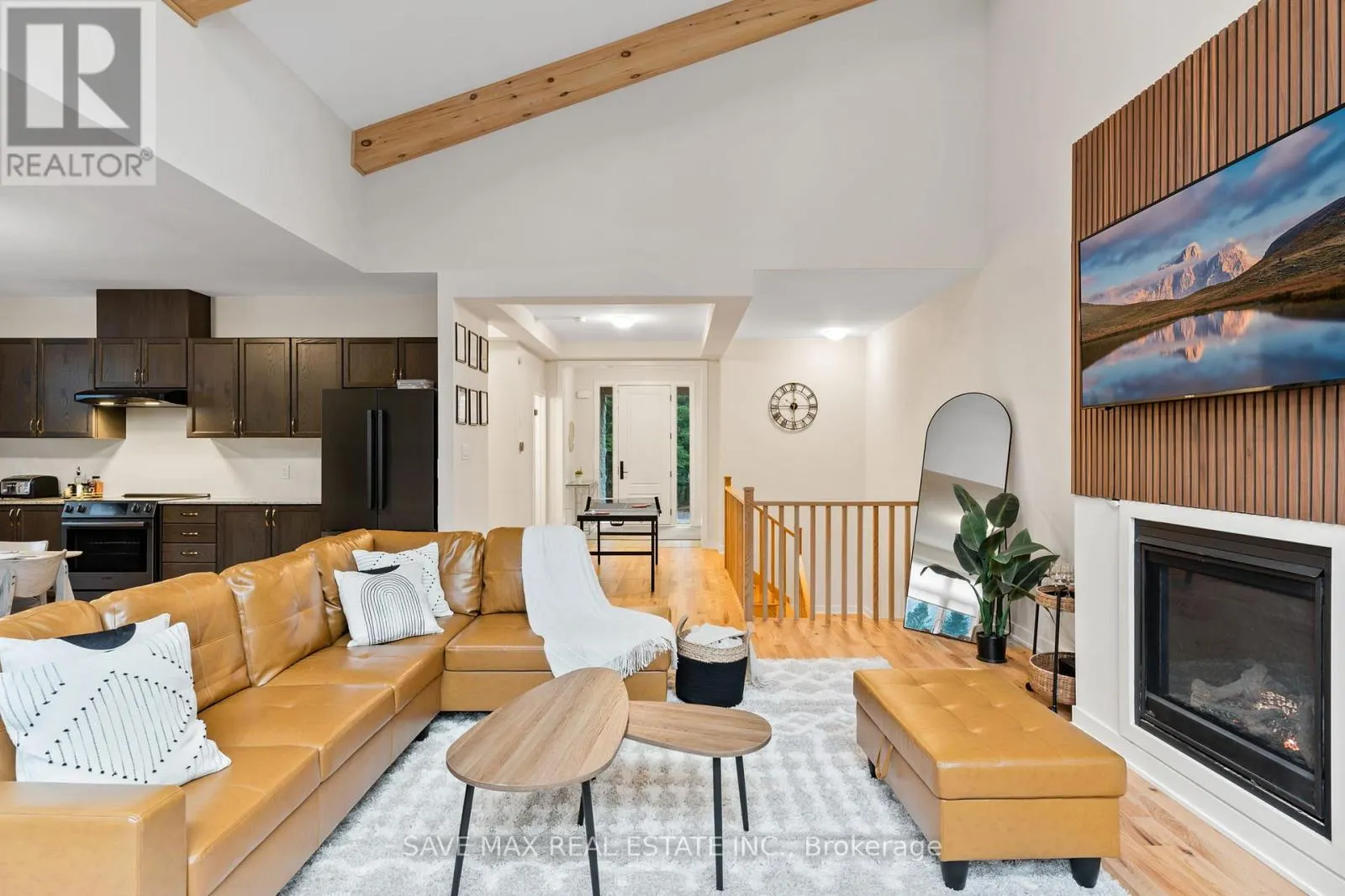 1049 GREENSVIEW DRIVE