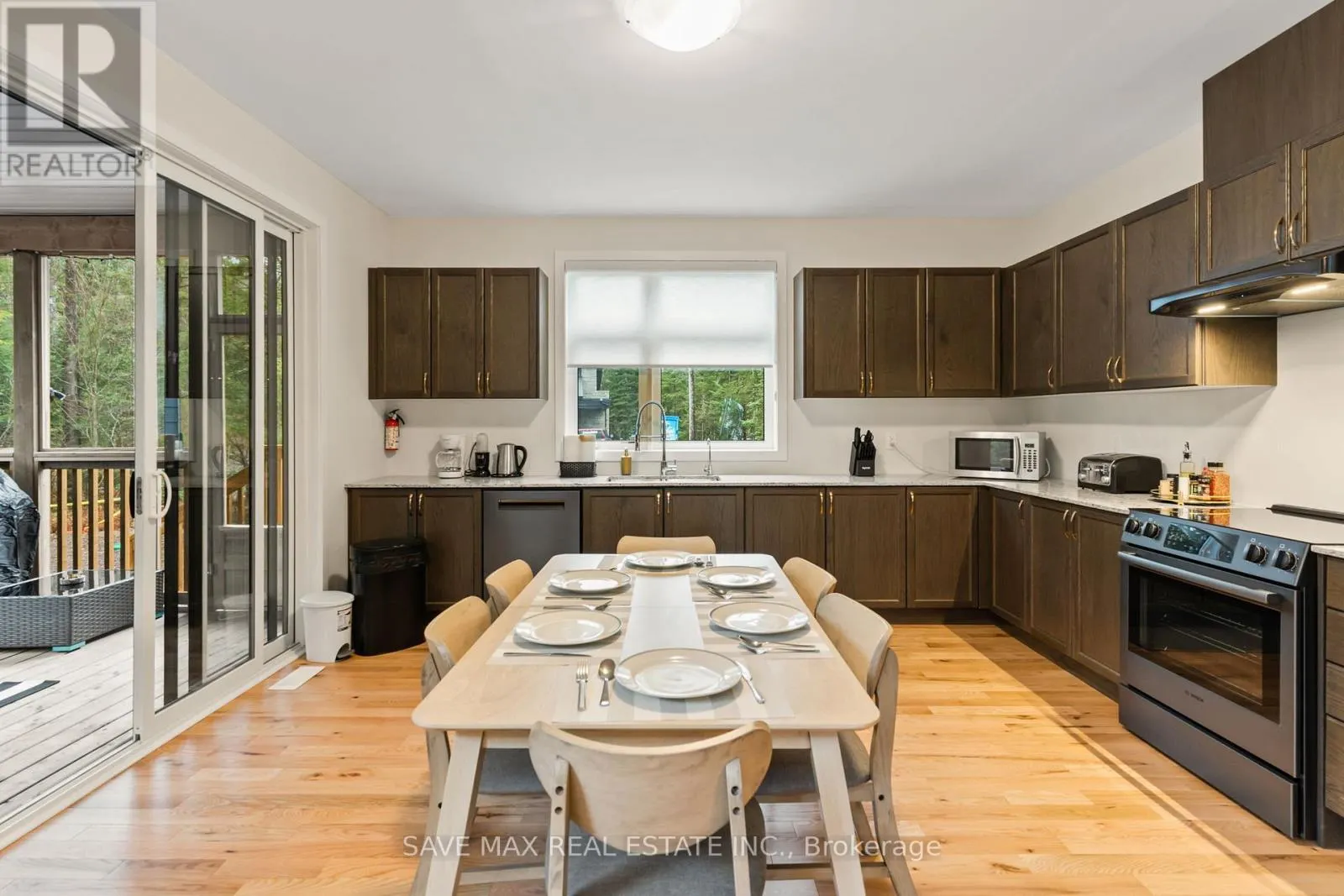 1049 GREENSVIEW DRIVE