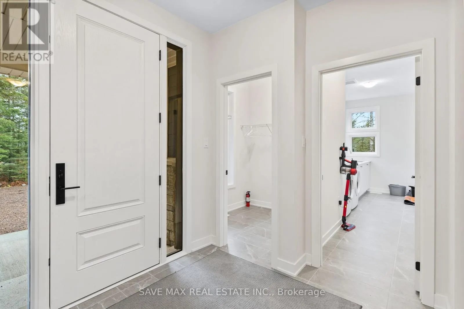 1049 GREENSVIEW DRIVE