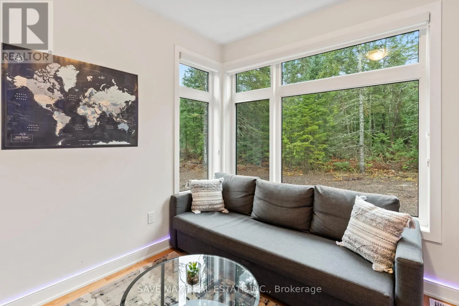 1049 GREENSVIEW DRIVE