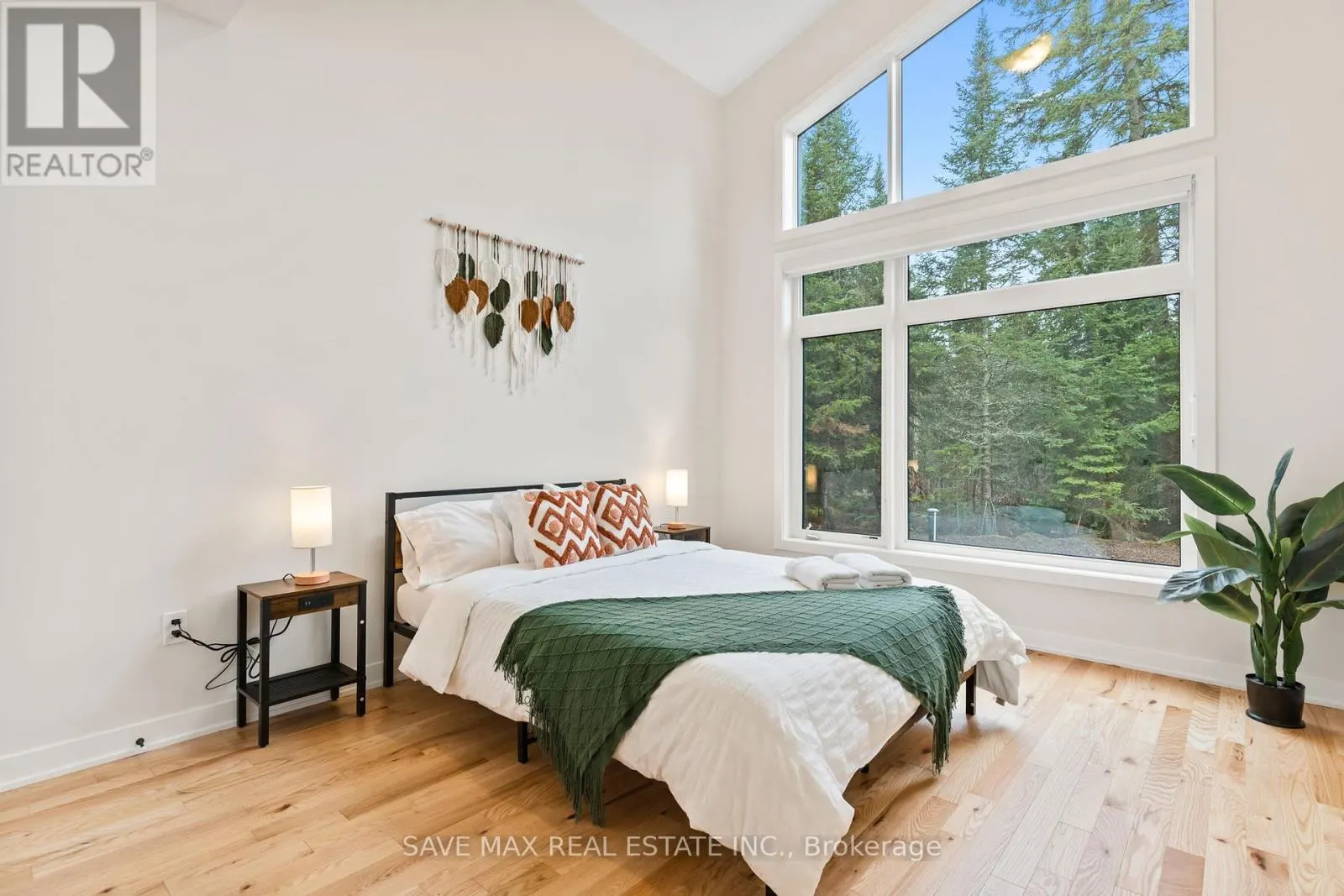 1049 GREENSVIEW DRIVE
