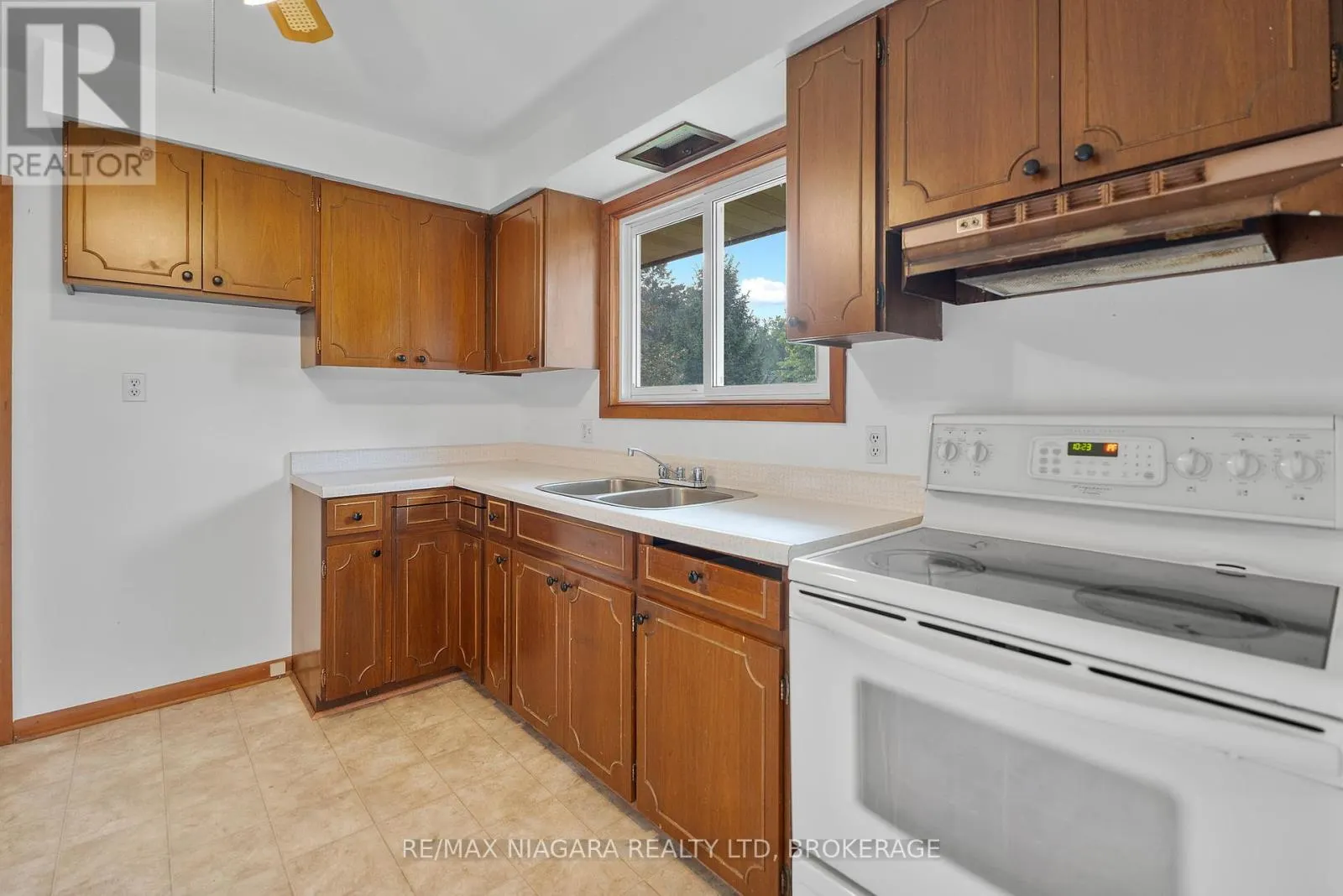 3759 HIGHLAND DRIVE