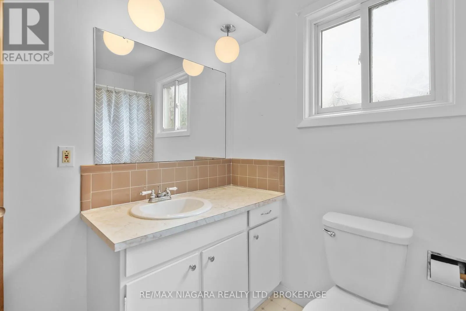 3759 HIGHLAND DRIVE