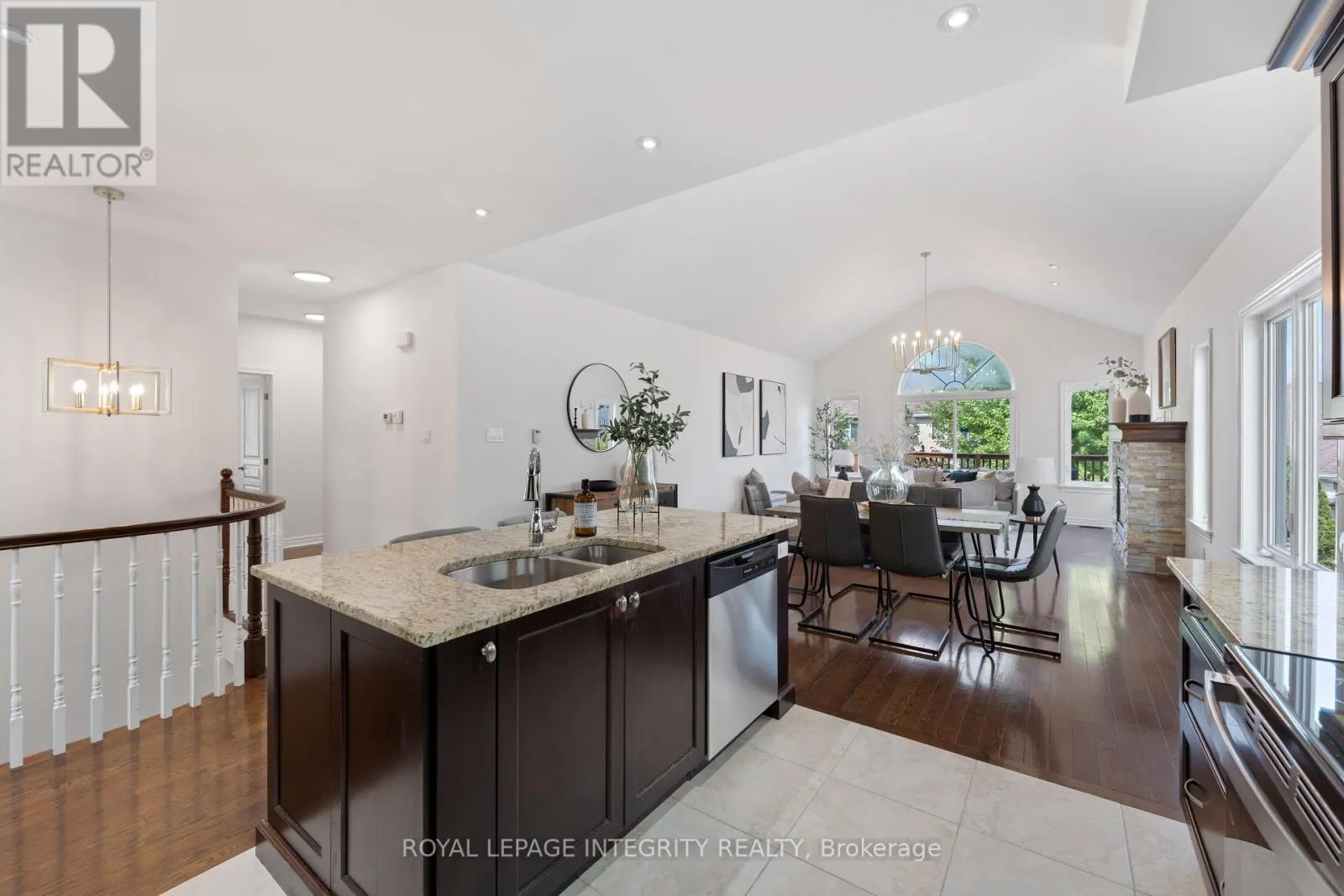 449 LANDSWOOD WAY