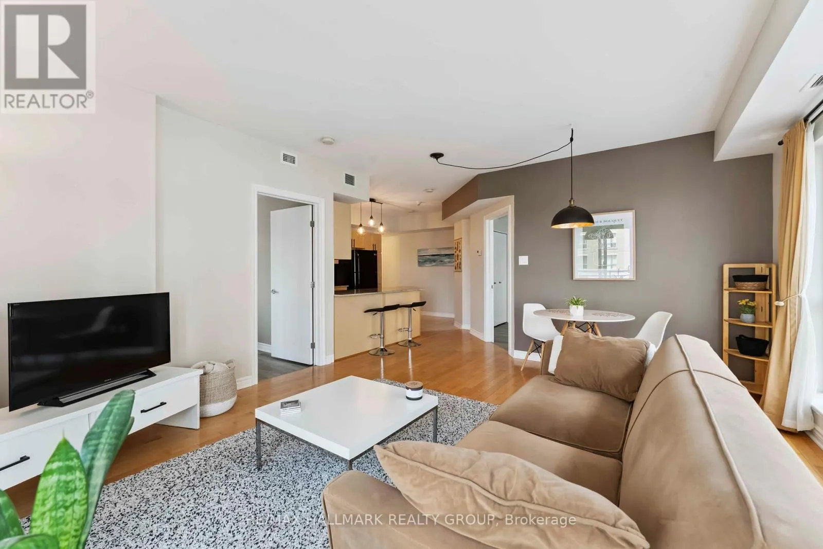 304 - 70 LANDRY STREET