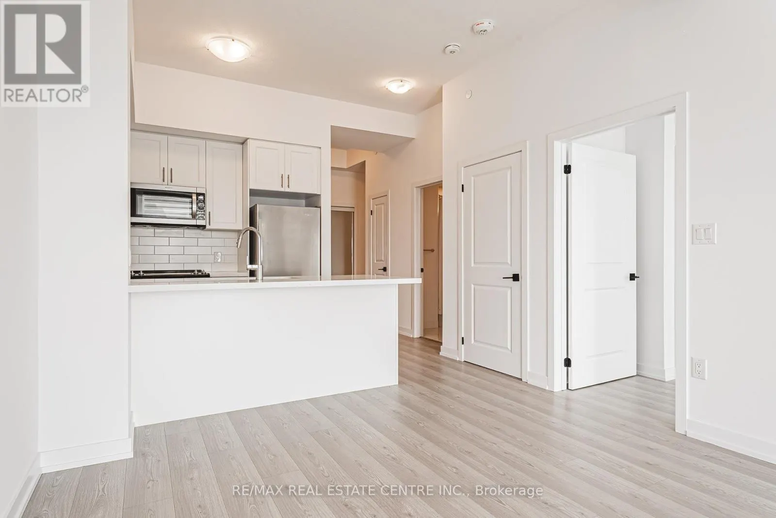 1213 - 450 DUNDAS STREET E
