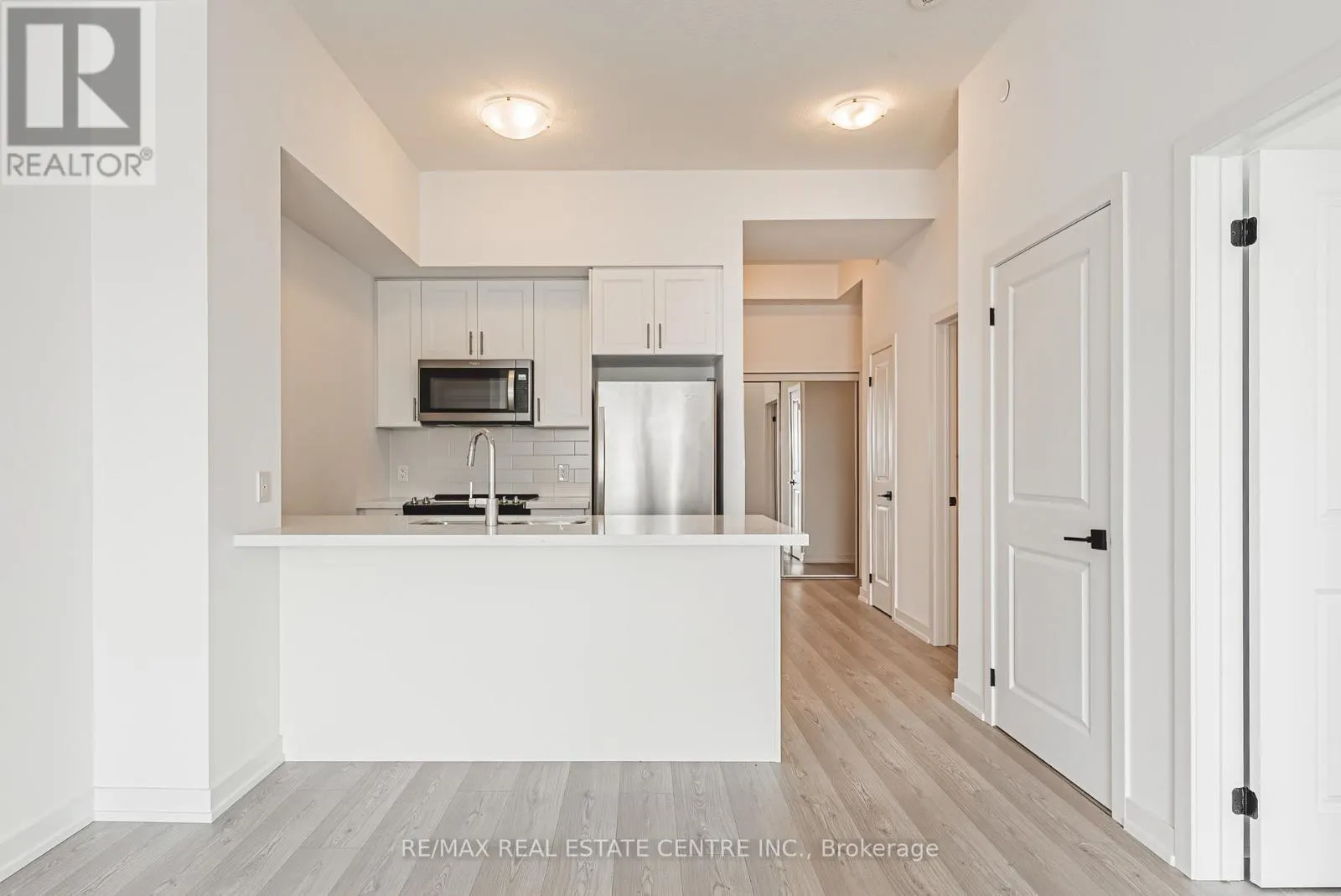 1213 - 450 DUNDAS STREET E