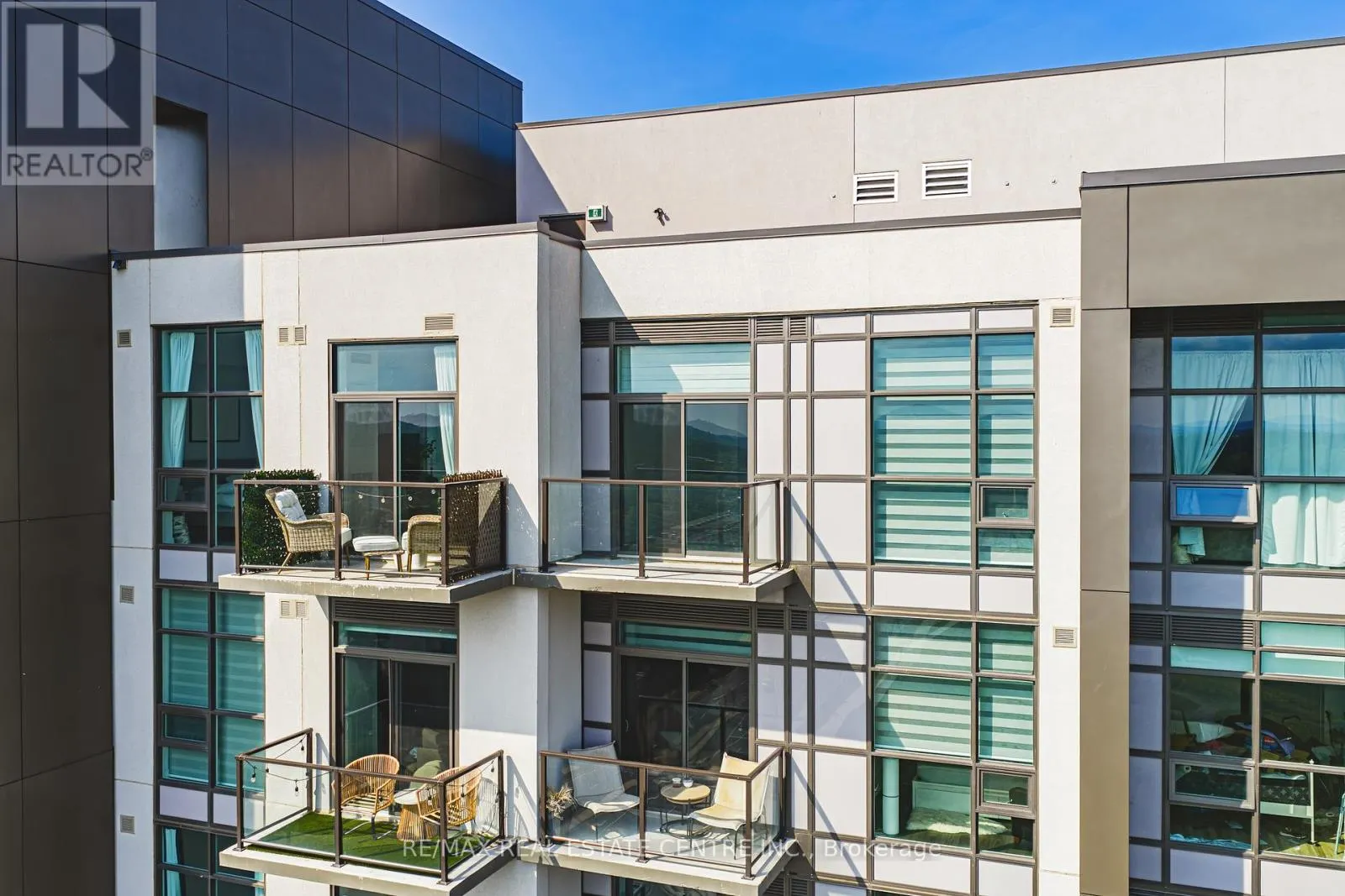 1213 - 450 DUNDAS STREET E