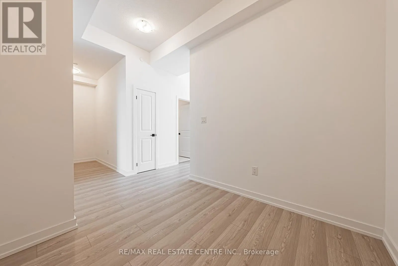1213 - 450 DUNDAS STREET E