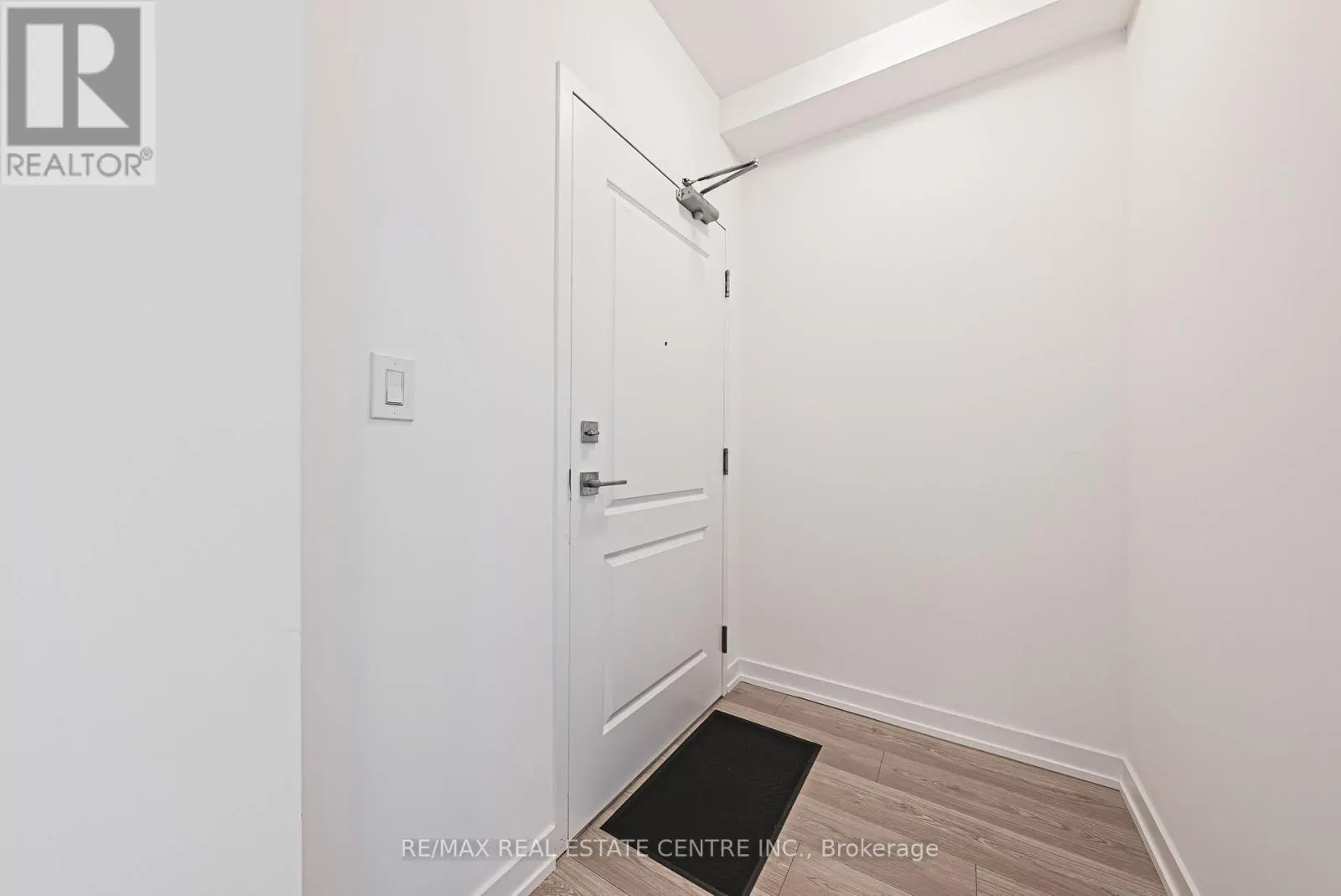 1213 - 450 DUNDAS STREET E