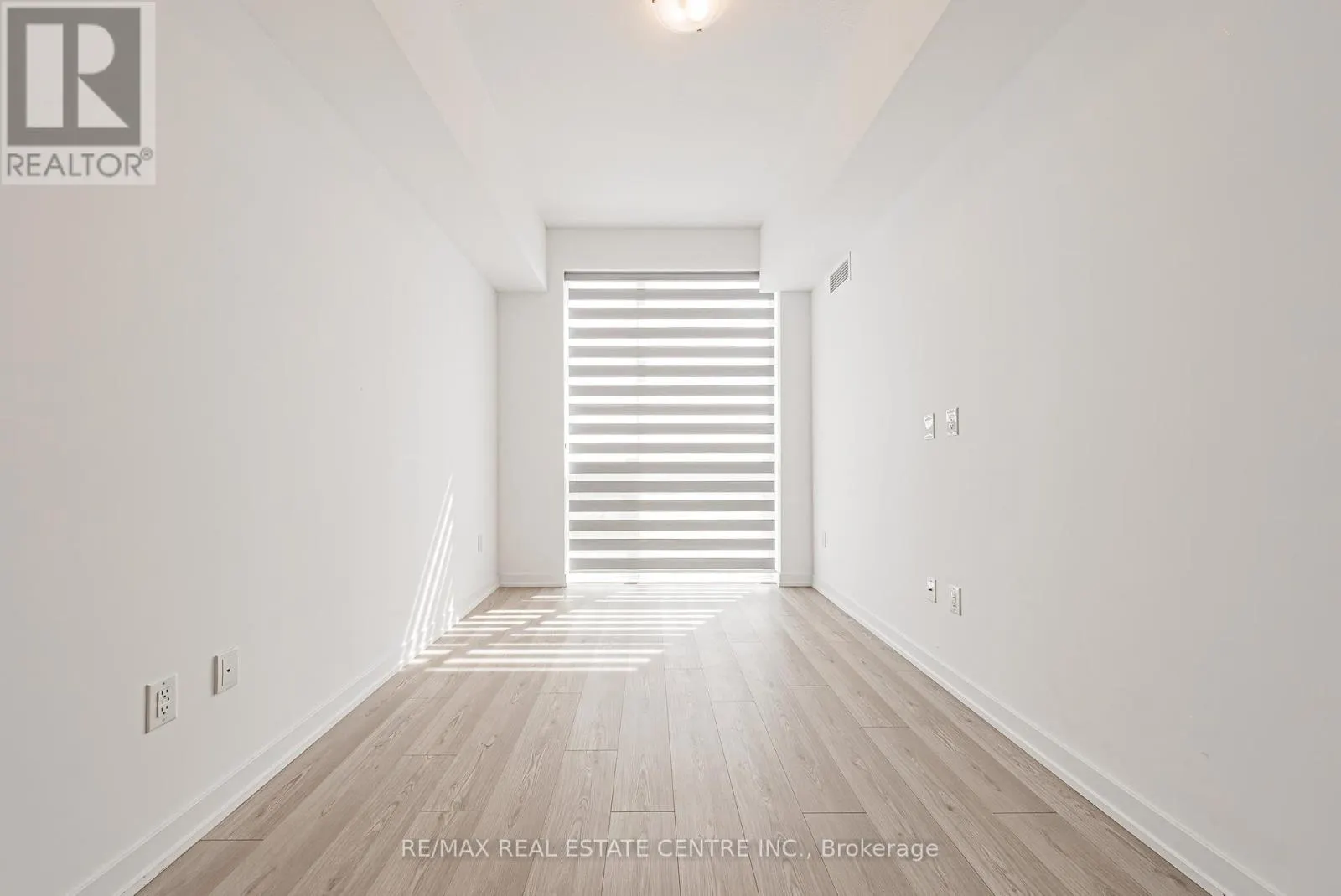 1213 - 450 DUNDAS STREET E