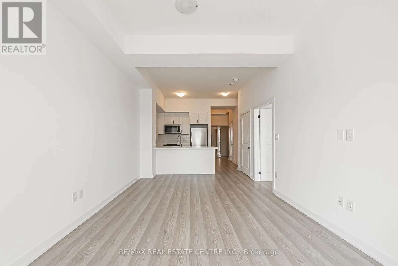 1213 - 450 DUNDAS STREET E