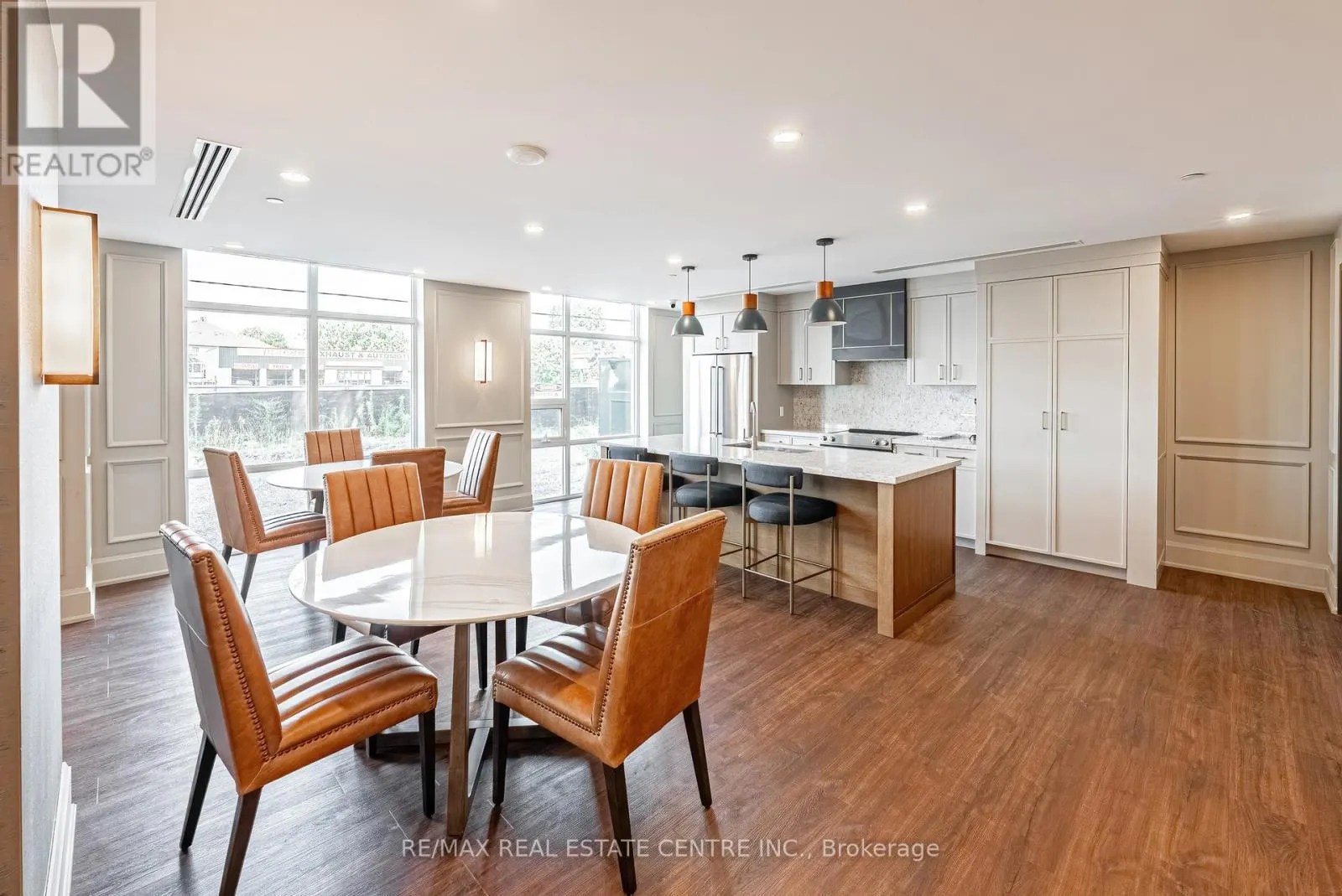 1213 - 450 DUNDAS STREET E