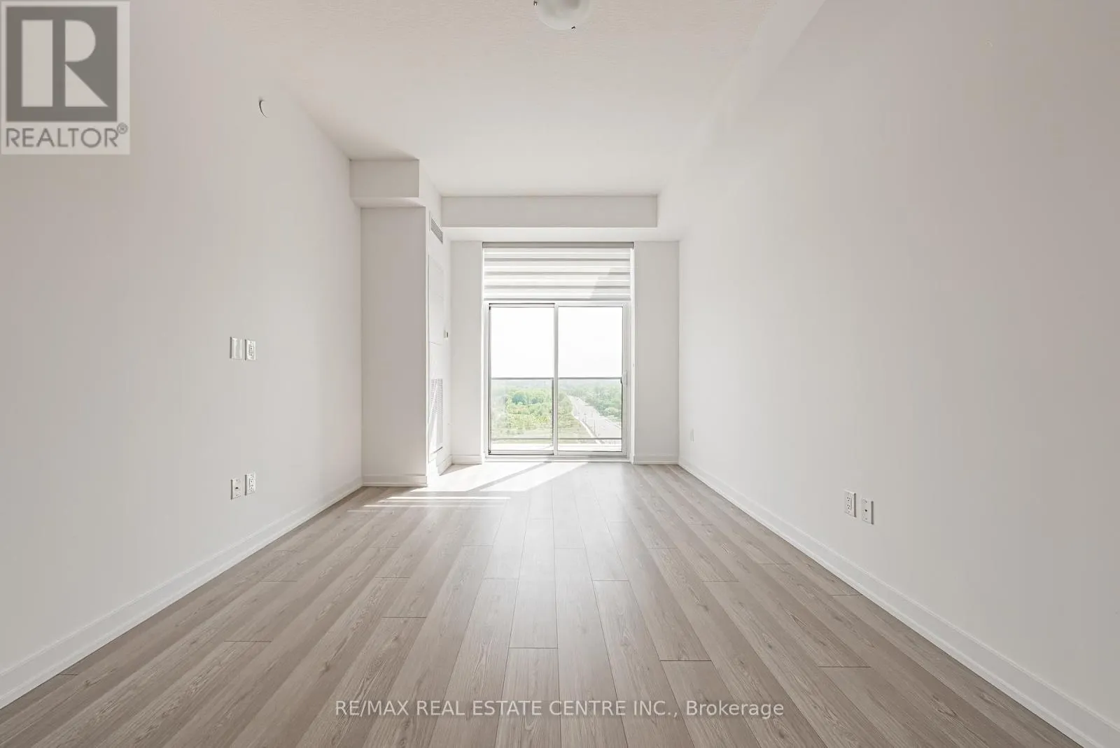 1213 - 450 DUNDAS STREET E