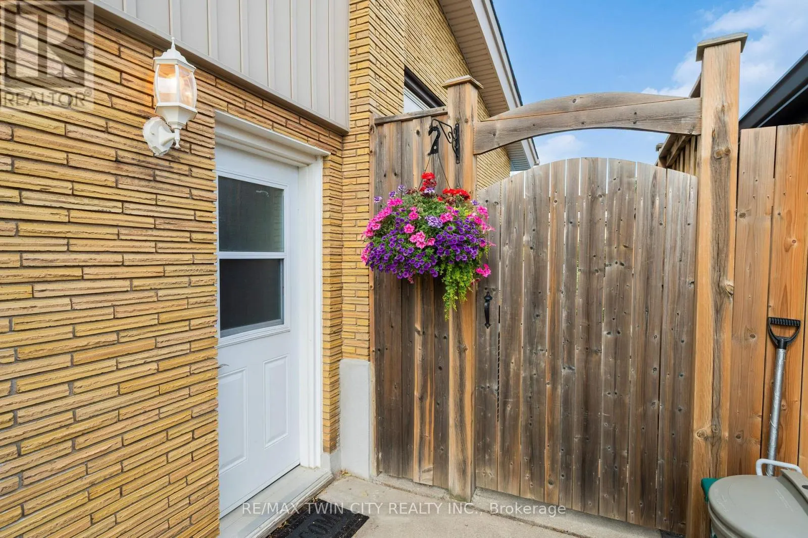 135 ISLINGTON AVENUE