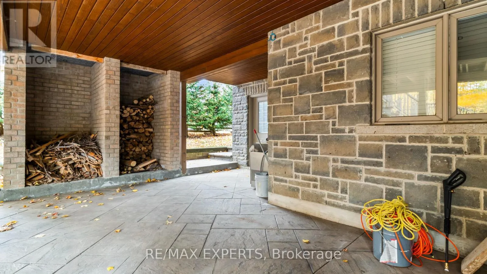 431 MANLEY CRESCENT