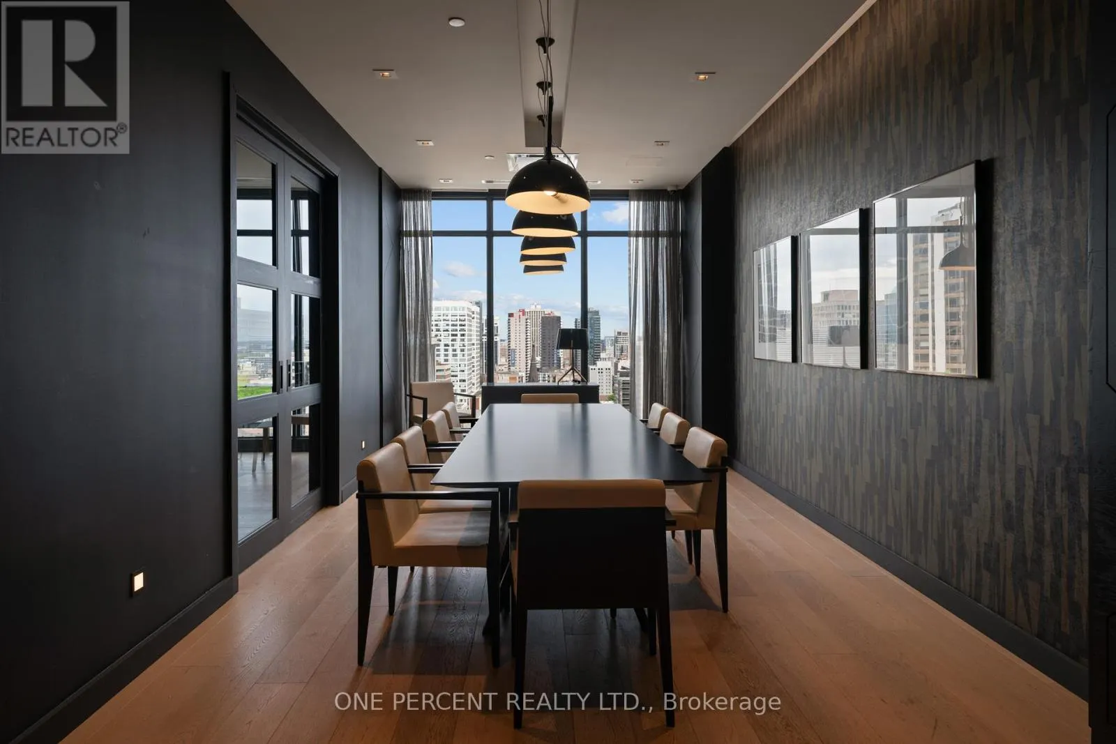 1513 - 255 BAY STREET