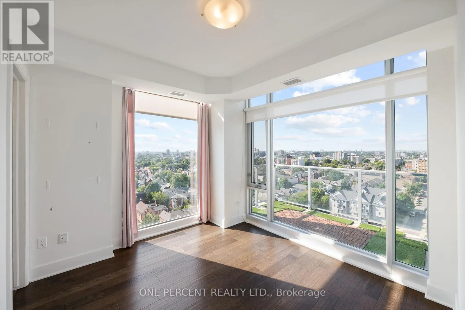 1513 - 255 BAY STREET