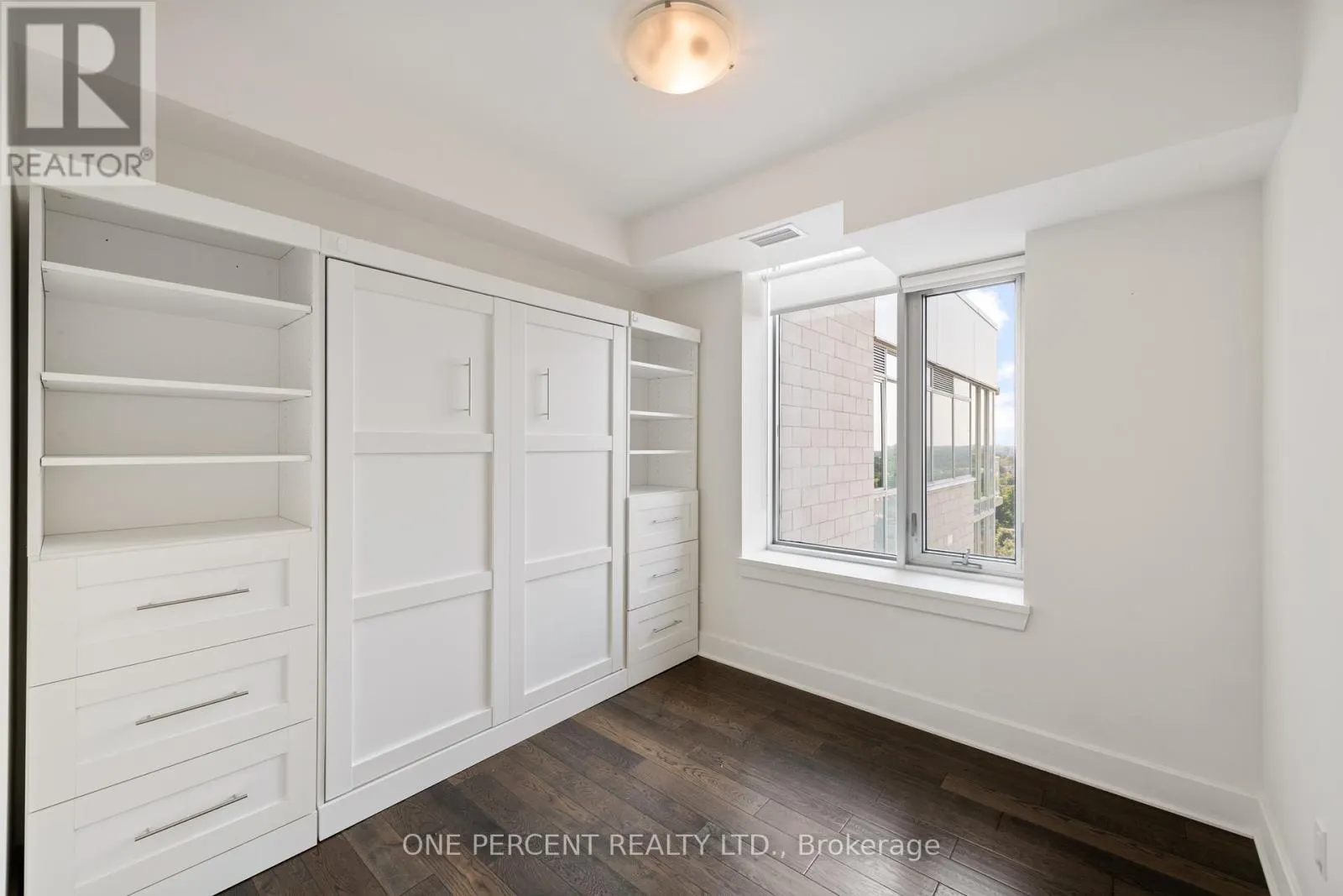 1513 - 255 BAY STREET
