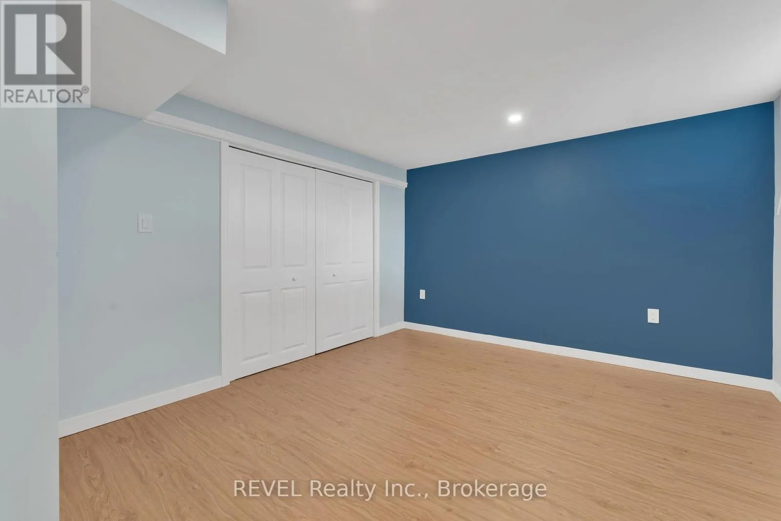 120 ROYAL OAK DRIVE