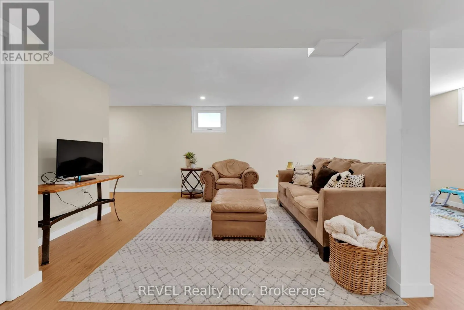 120 ROYAL OAK DRIVE