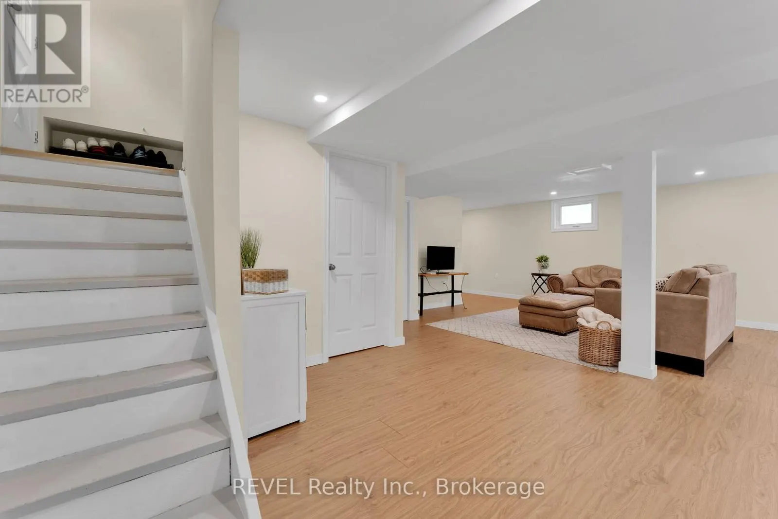 120 ROYAL OAK DRIVE